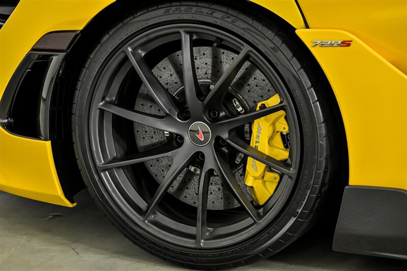 Used 2018 McLaren 720S Performance photo 19