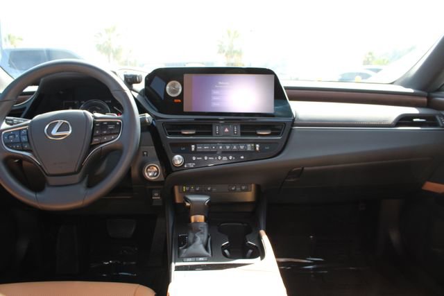 2025 Lexus ES 300h