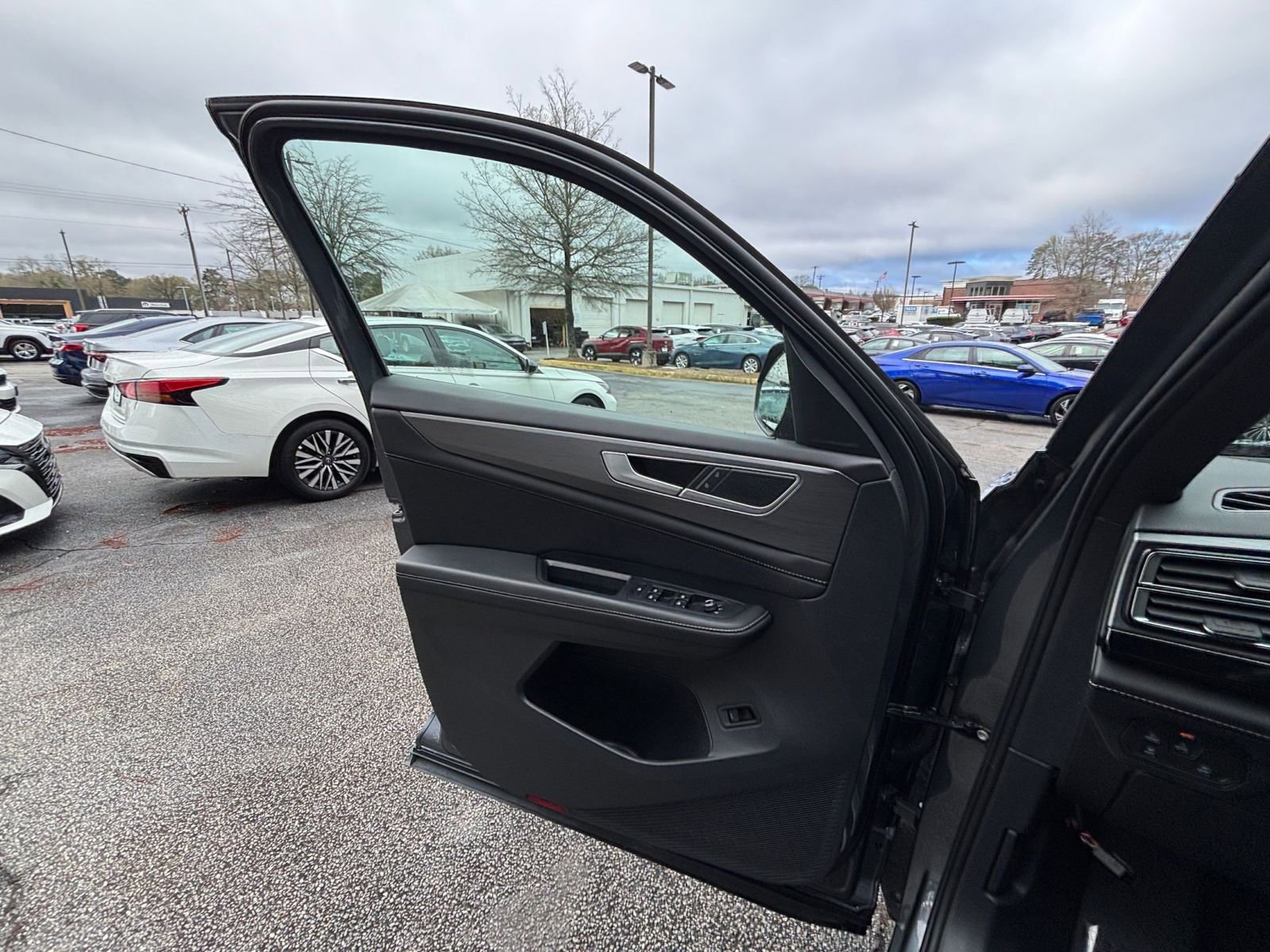 2025 Volkswagen Atlas Cross Sport SE