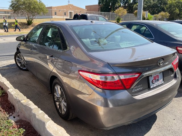 2015 Toyota Camry SE - Photo 6