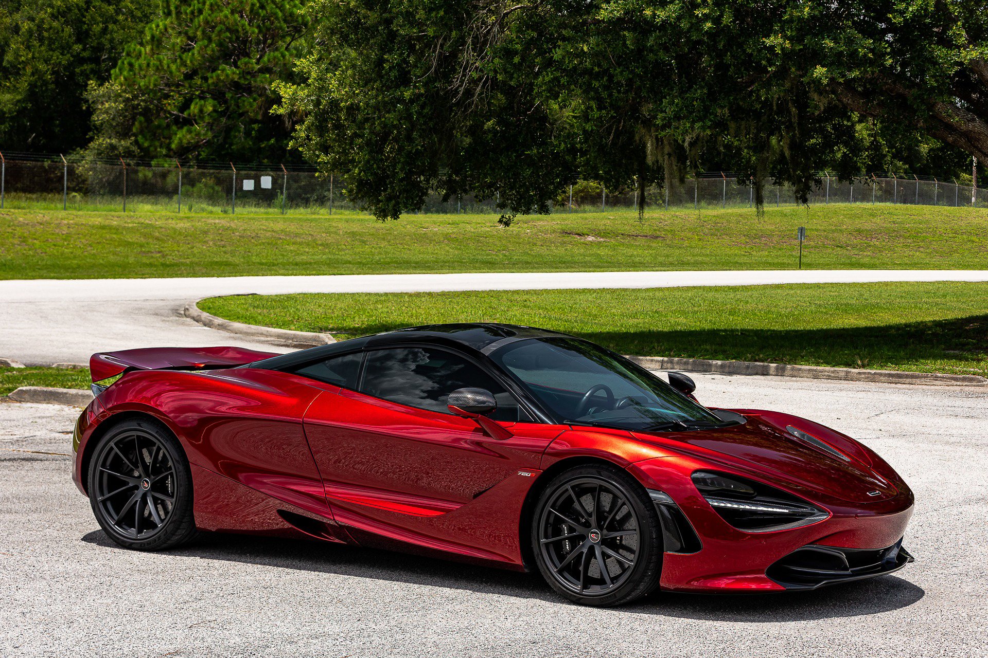 Used 2018 McLaren 720S Luxury photo 16