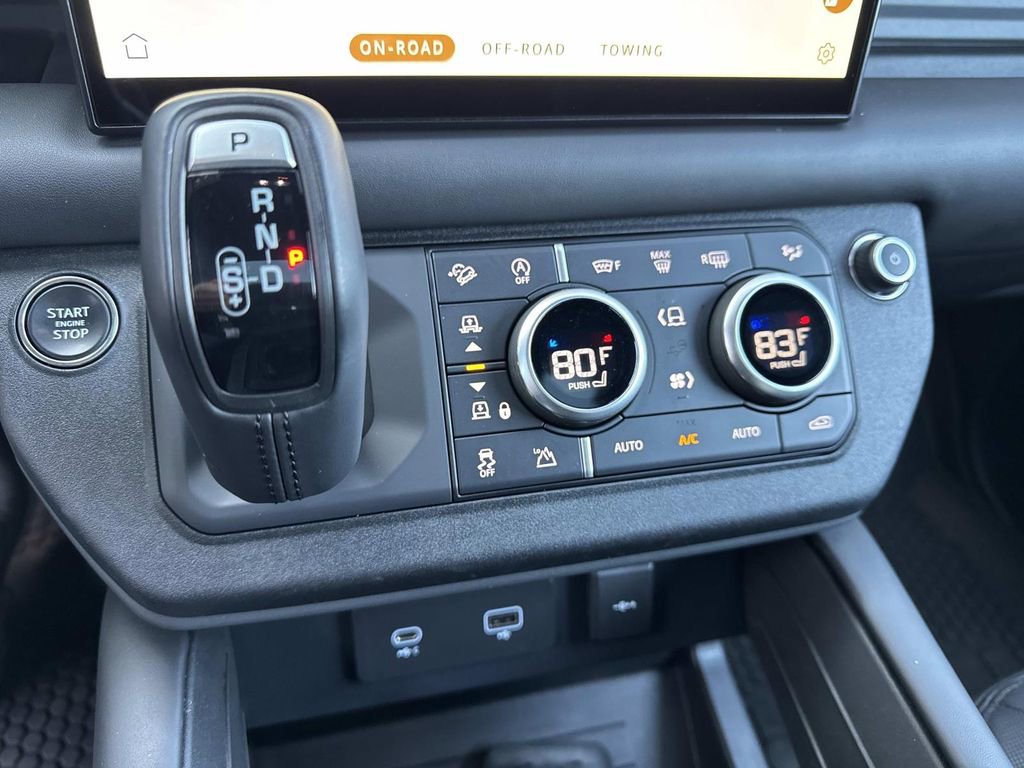 2023 Land Rover Defender 130 X-Dynamic SE