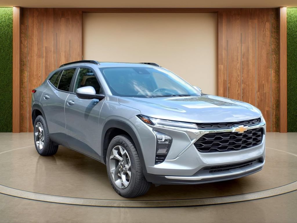 Used 2025 Chevrolet Trax LT