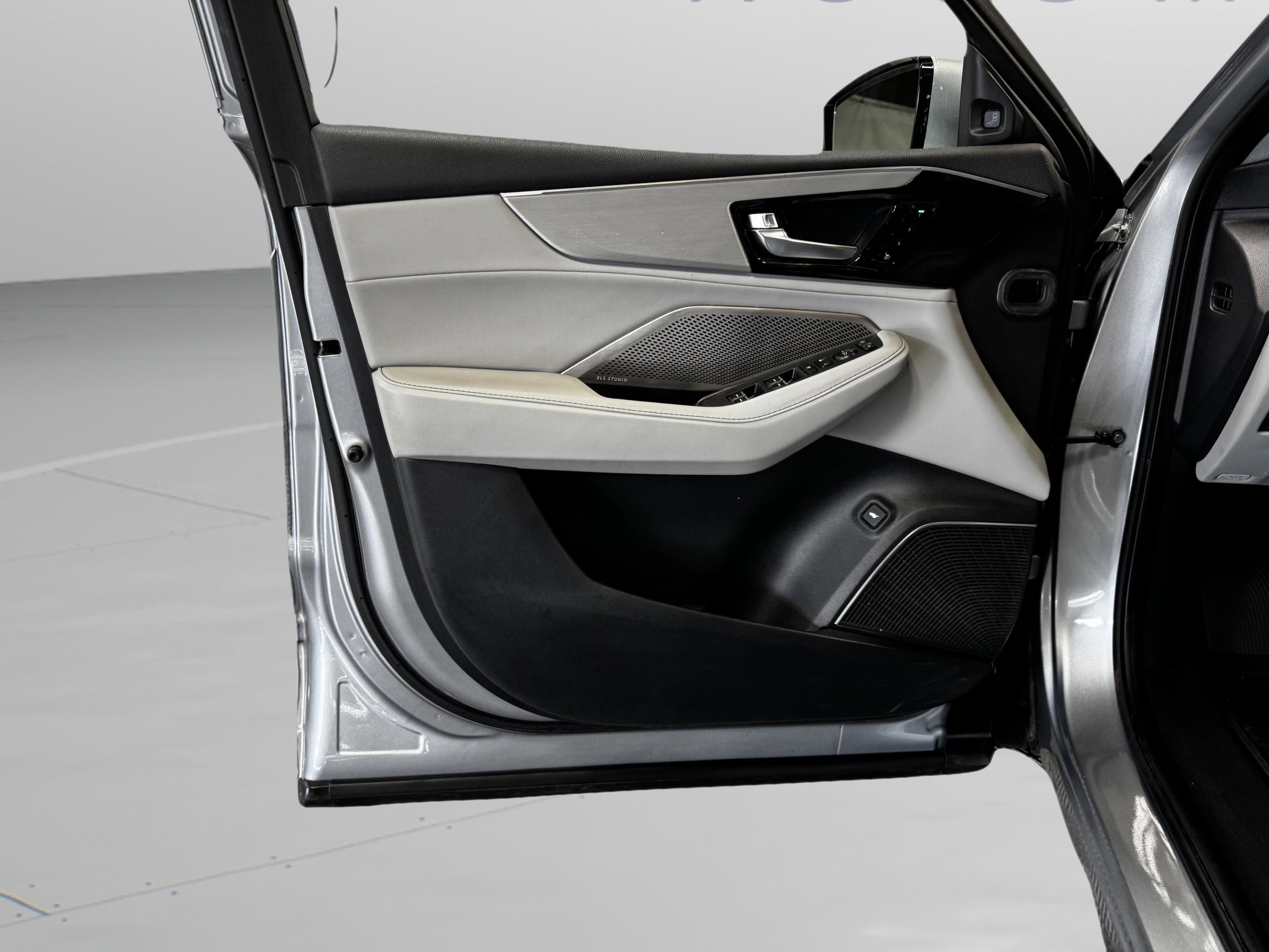 2023 Acura MDX FWD w/ Technology Package