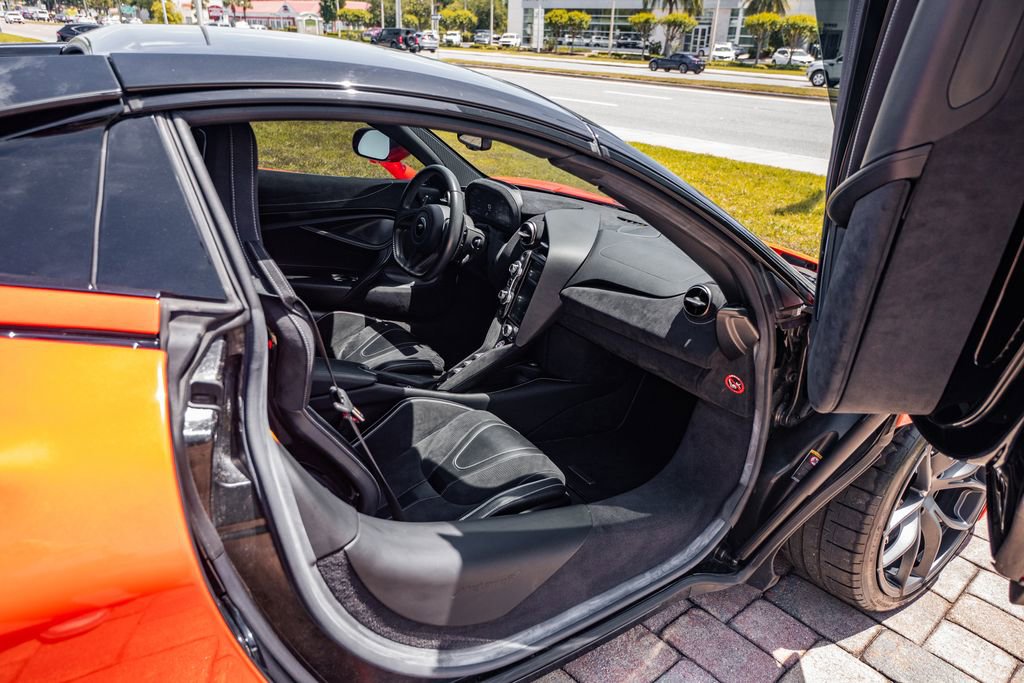Used 2021 McLaren 720S Performance photo 34