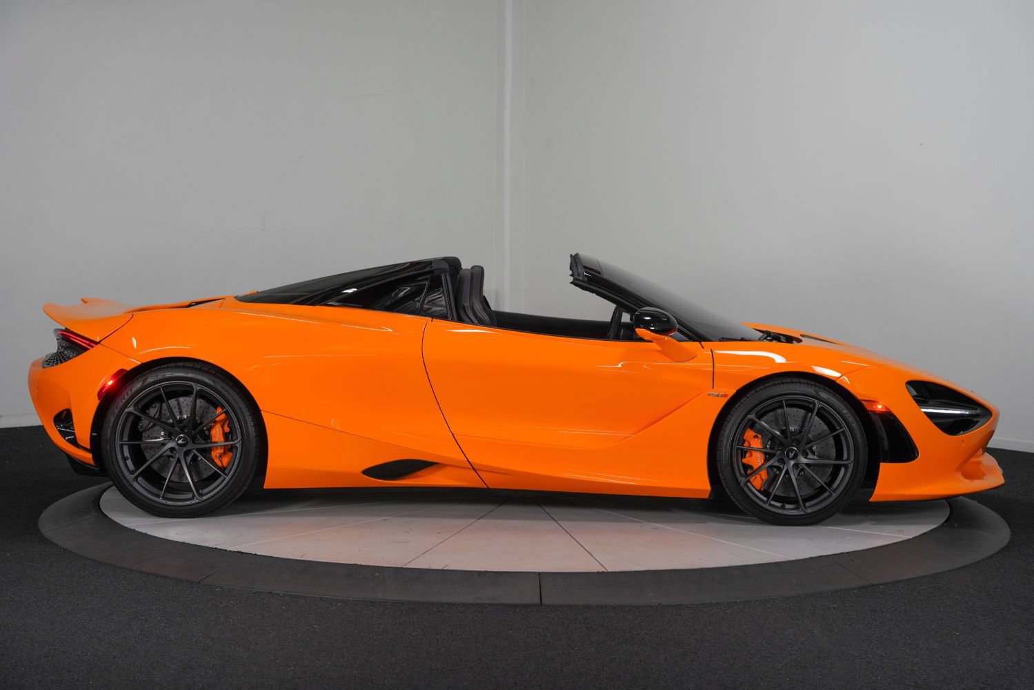 Used 2024 McLaren 750S Spider photo 9