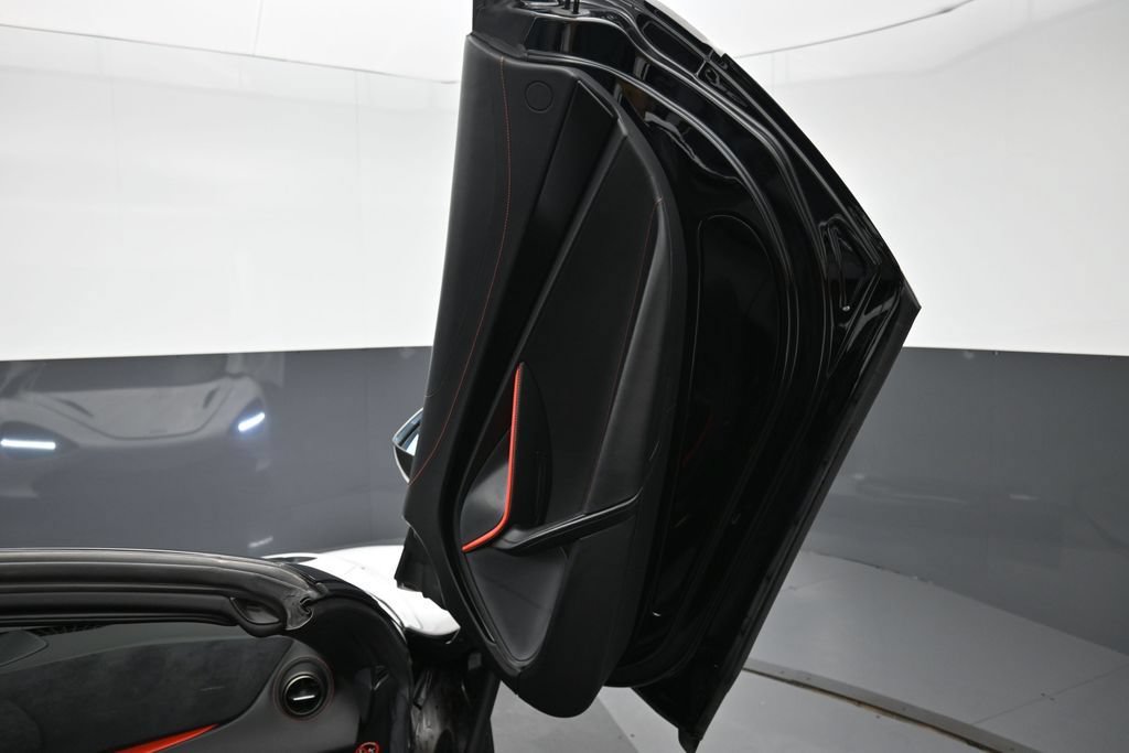 Used 2020 McLaren 720S Performance photo 21