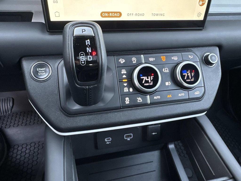 2024 Land Rover Defender 110 SE
