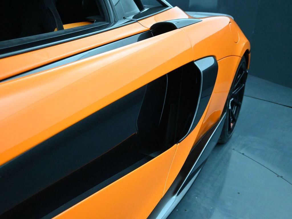Used 2019 McLaren 600LT photo 16