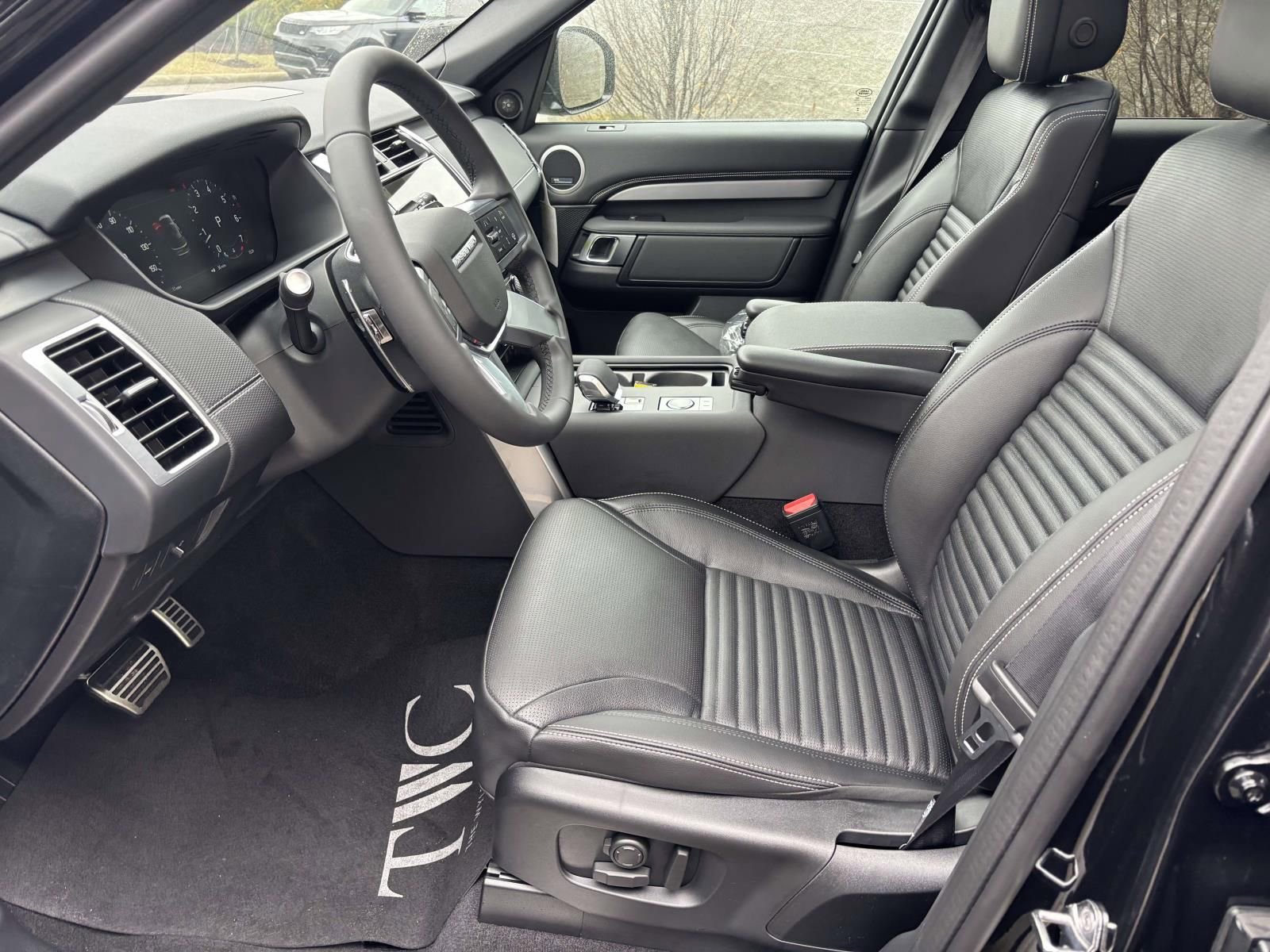 2026 Land Rover Discovery Dynamic SE