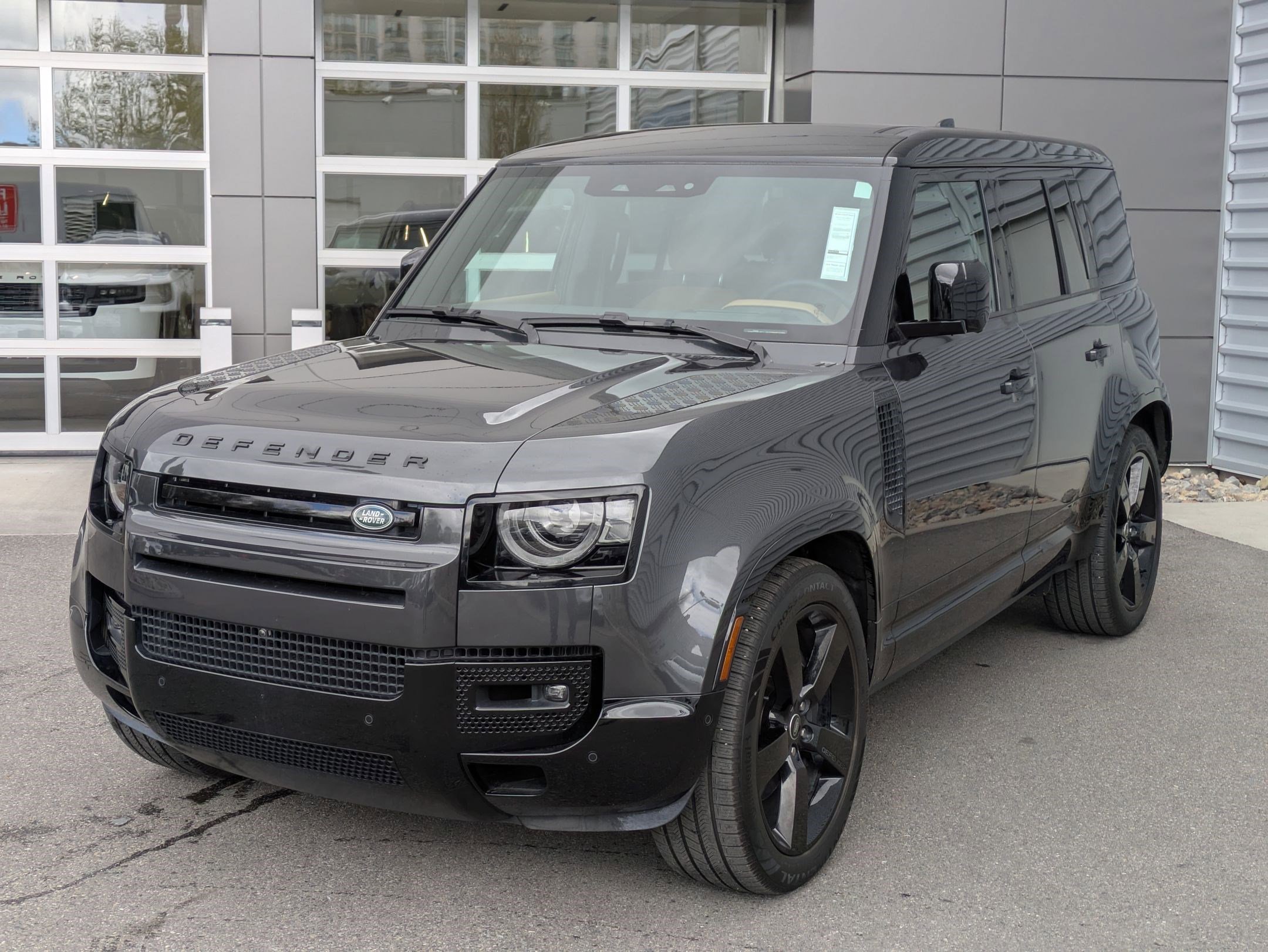 2025 Land Rover Defender 110 X-Dynamic SE