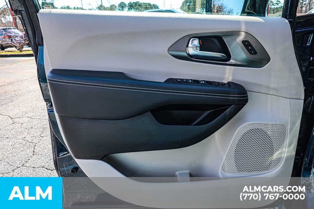 2024 Chrysler Pacifica Touring-L