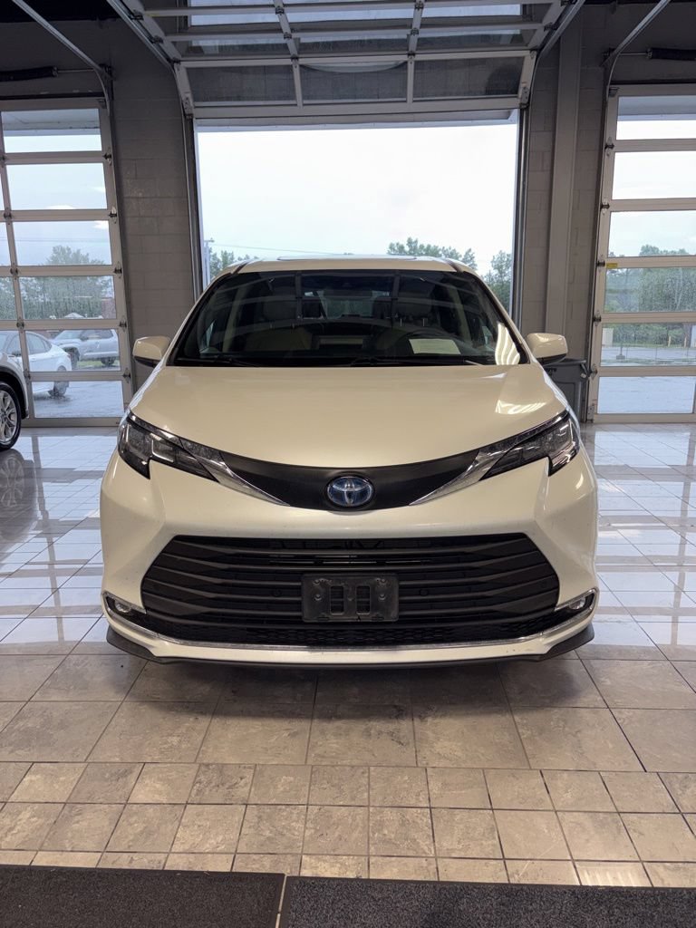 Used 2021 Toyota Sienna XLE