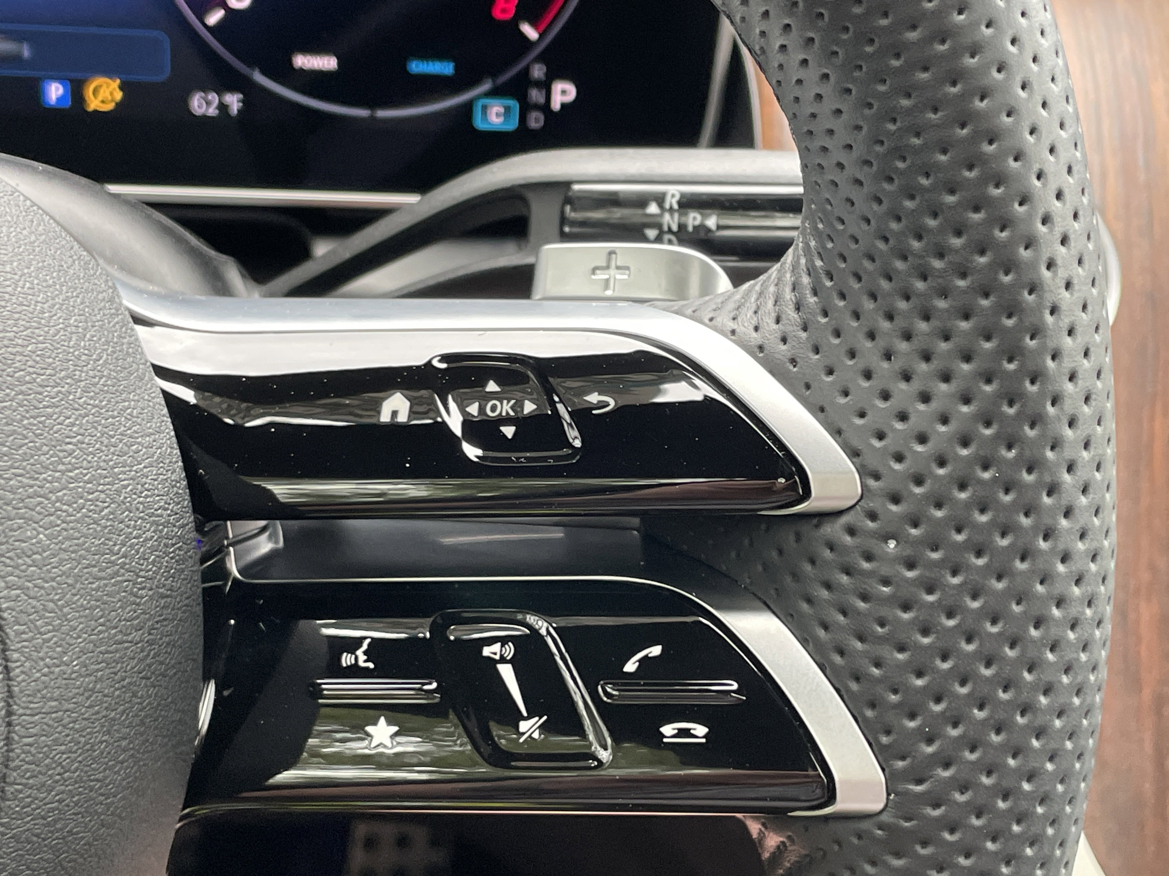 2025 Mercedes-Benz GLC 300