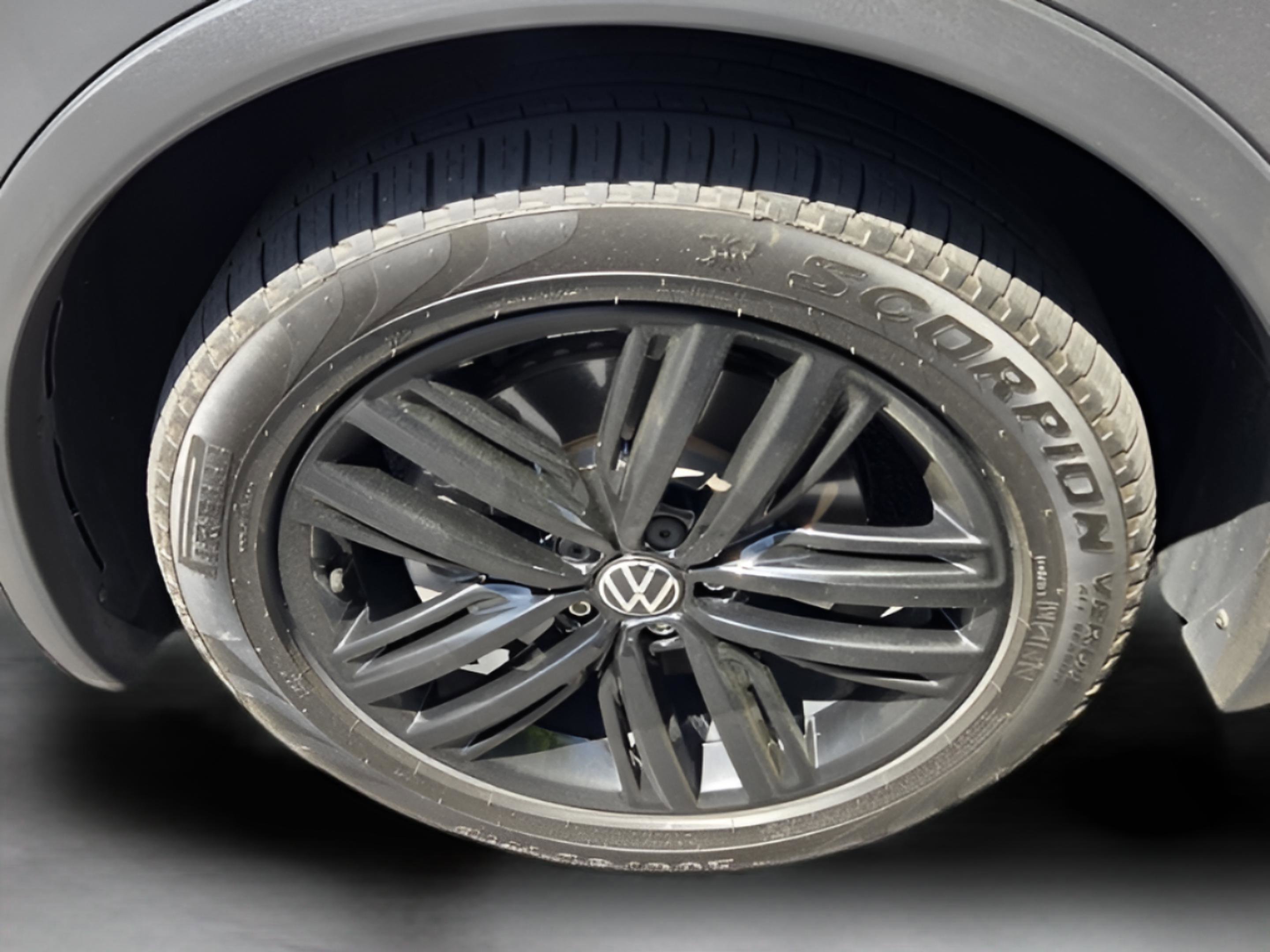 2022 Volkswagen Tiguan SE R-Line