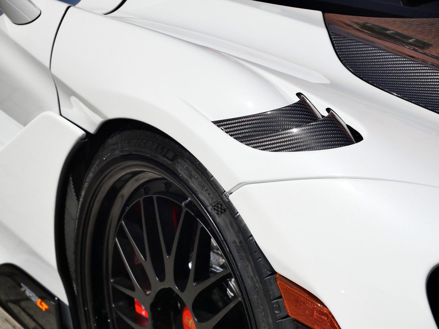 Used 2022 McLaren 765LT photo 18