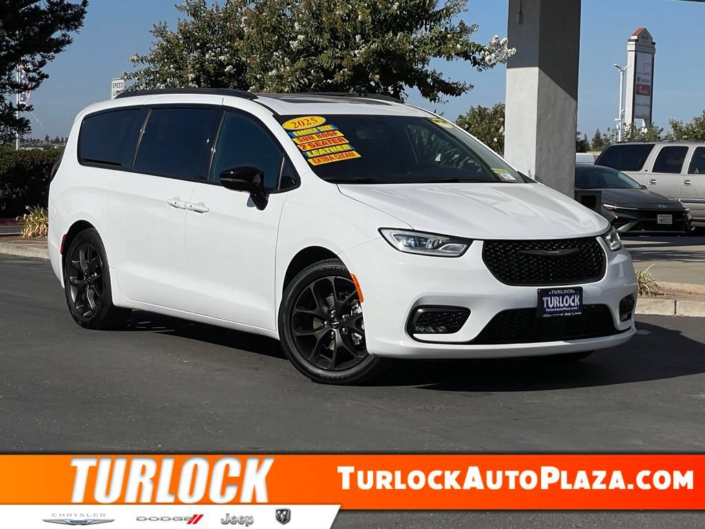 Used 2025 Chrysler Pacifica Limited