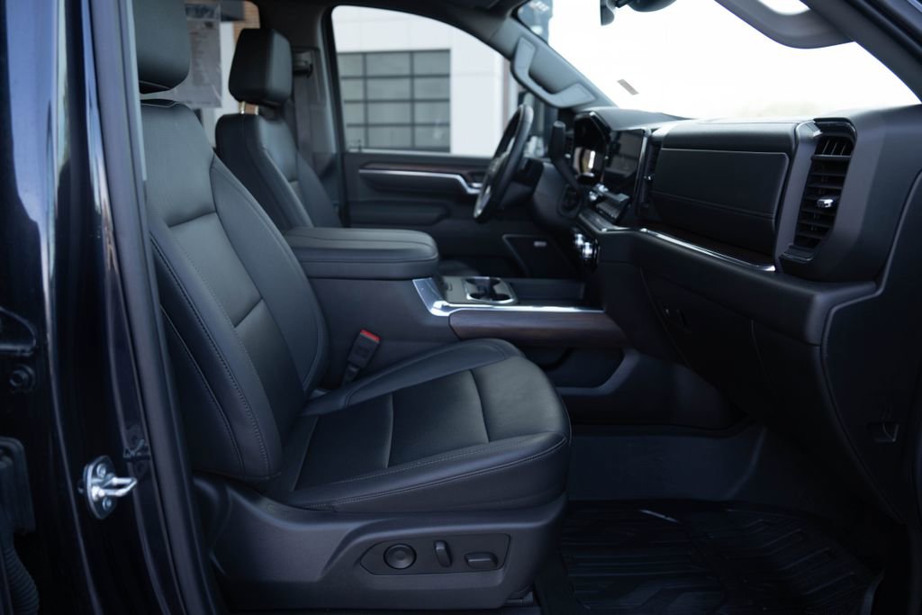 2025 GMC Sierra 3500 SLT