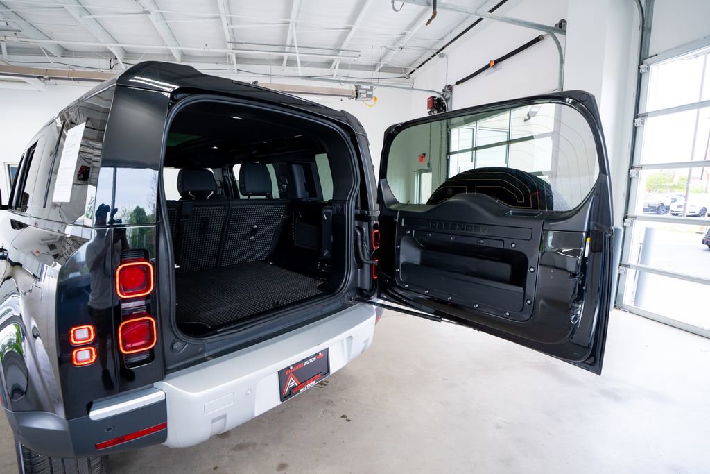 2025 Land Rover Defender 110 S