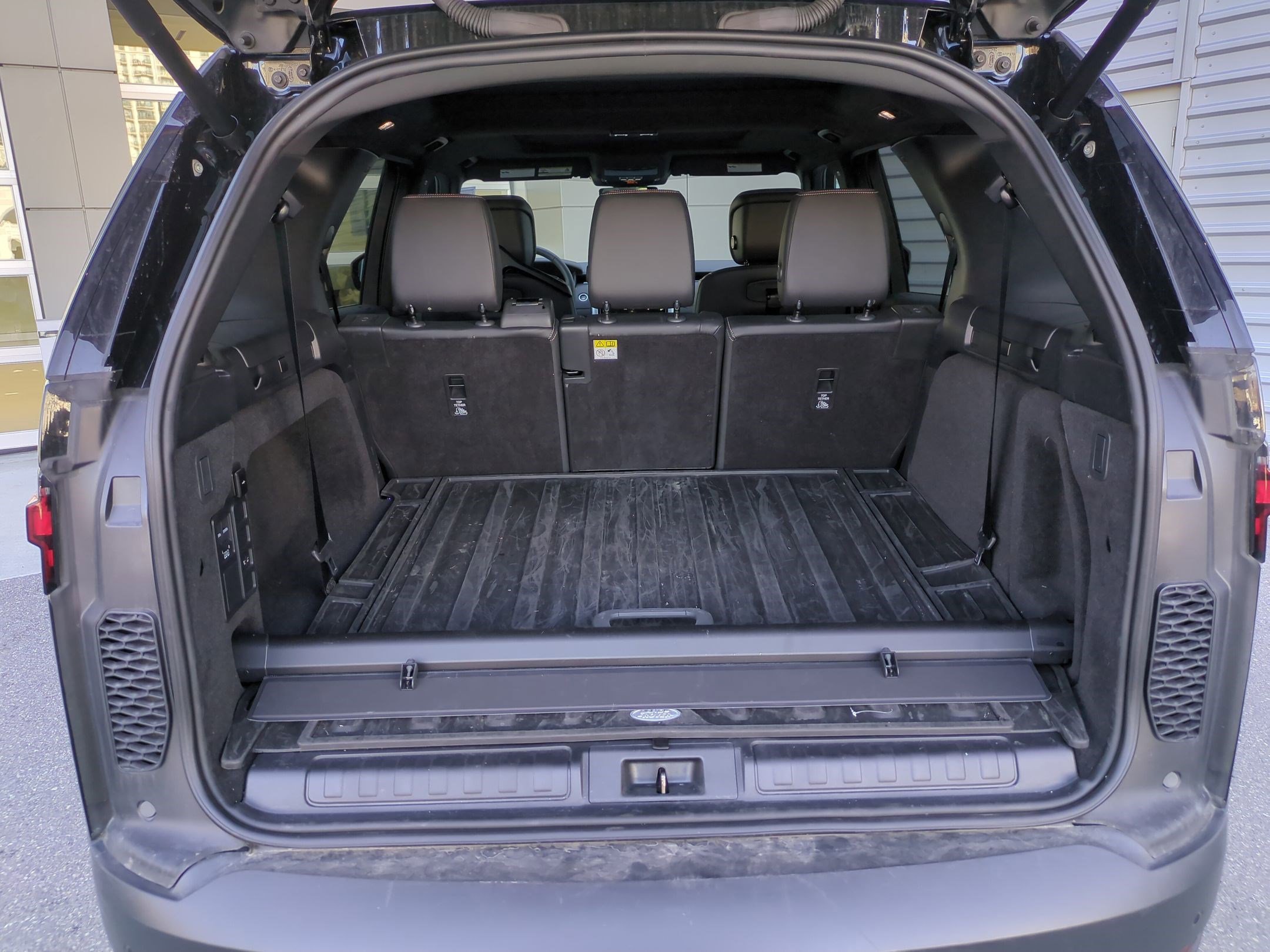 2025 Land Rover Discovery S