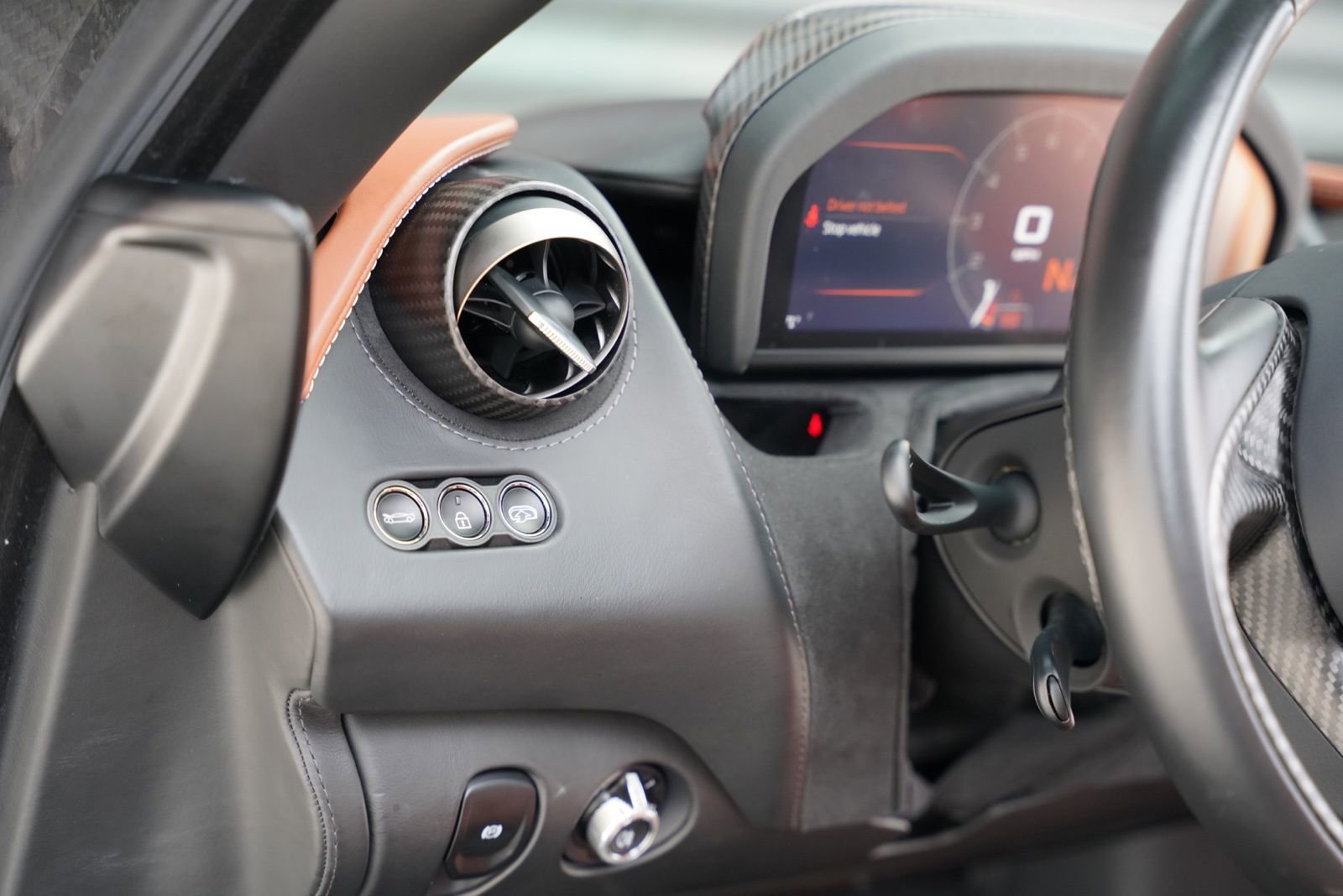 Used 2018 McLaren 720S Performance photo 15