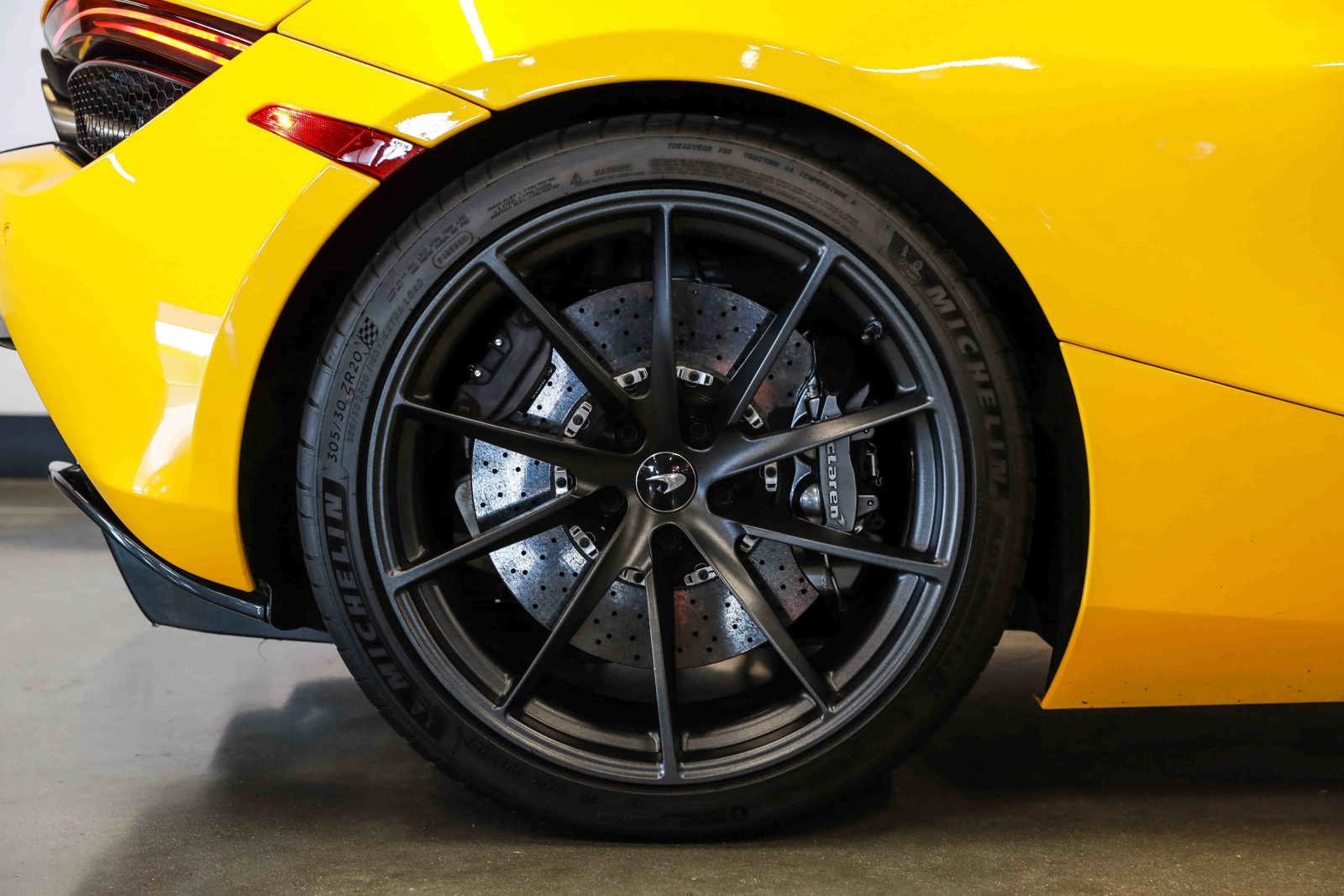 Used 2022 McLaren 720S Performance photo 17
