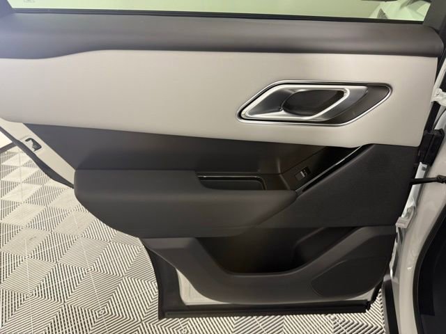 2026 Land Rover Range Rover Velar Dynamic SE