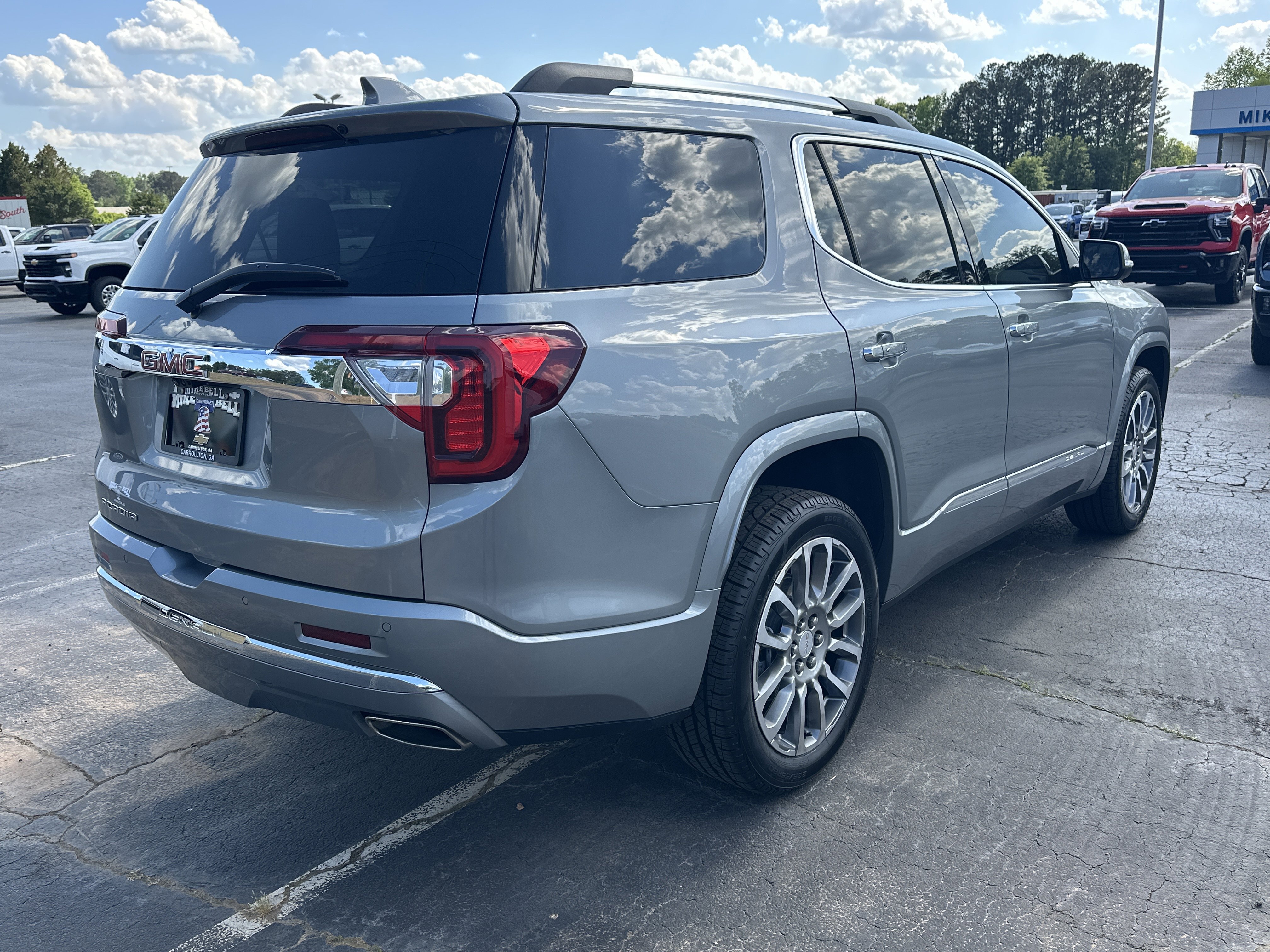 2023 GMC Acadia Denali