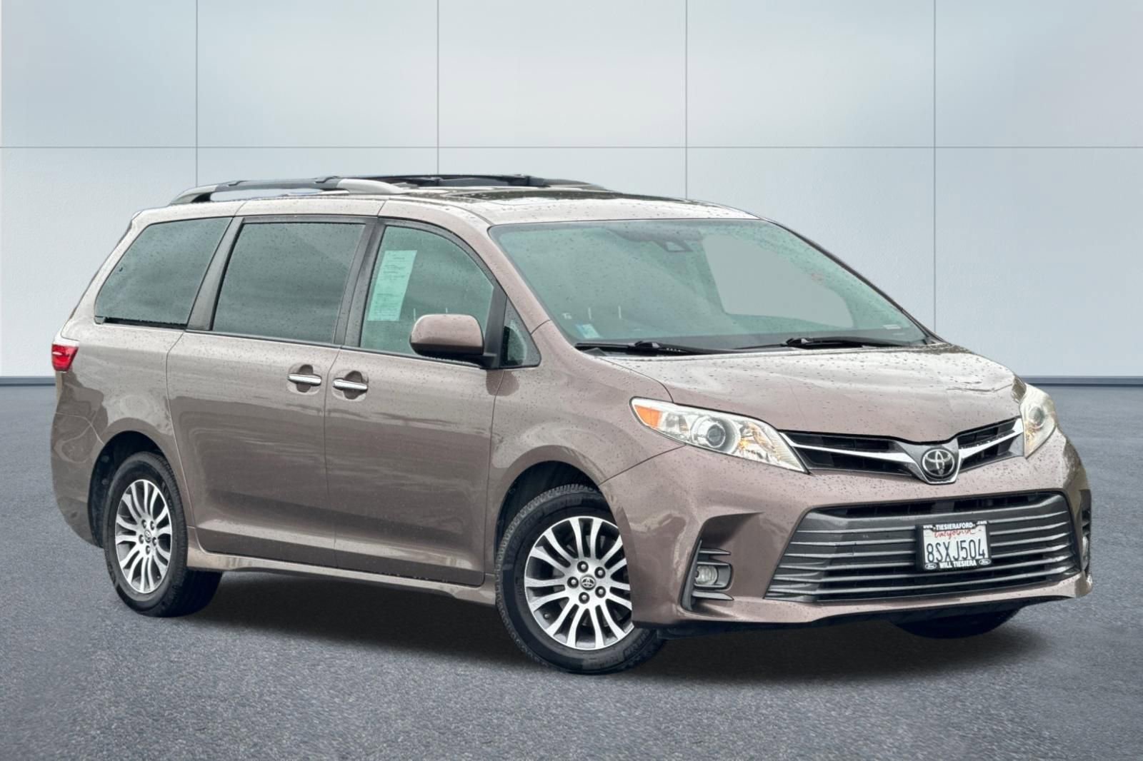 Used 2020 Toyota Sienna XLE for Sale Near Me - Autotrader