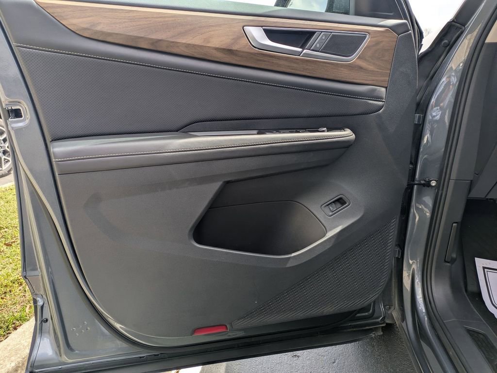 2025 Volkswagen Atlas SE