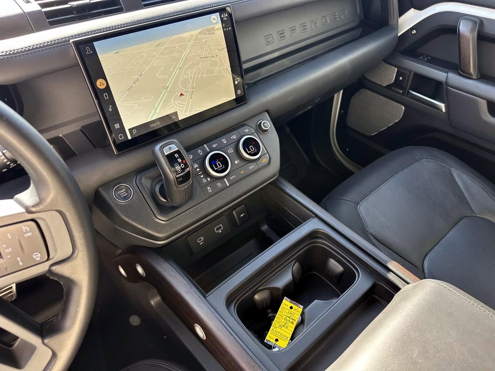 2024 Land Rover Defender 130 X-Dynamic SE