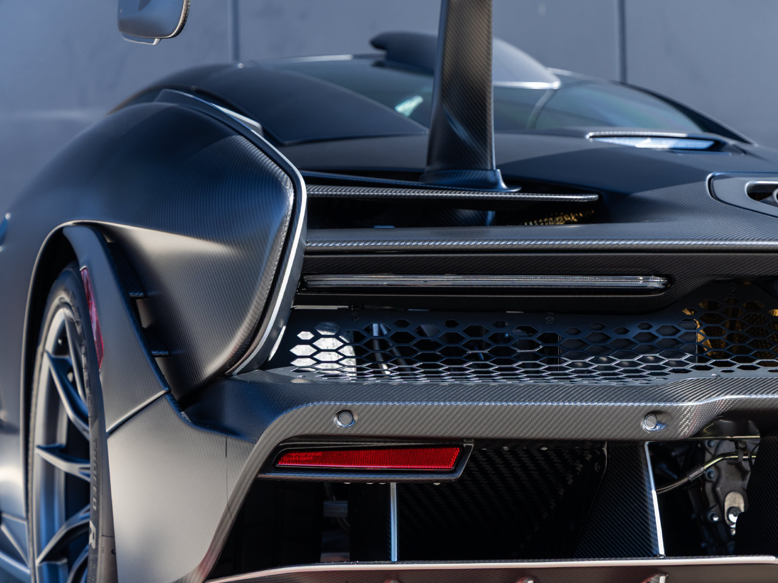 Used 2019 McLaren Senna photo 18