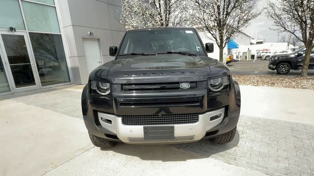 2025 Land Rover Defender 110 S