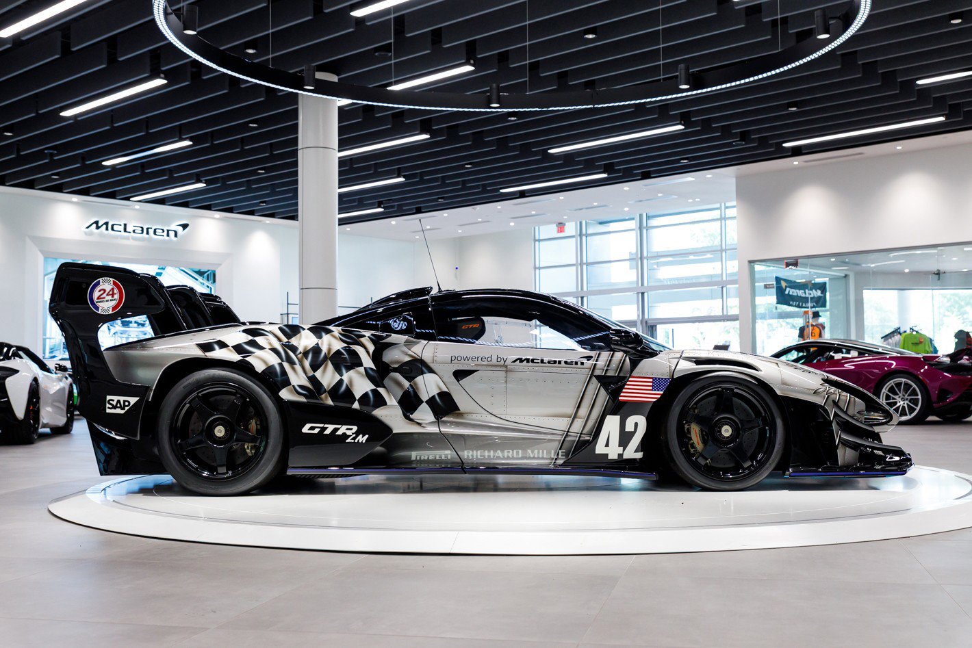 Used 2020 McLaren Senna photo 28