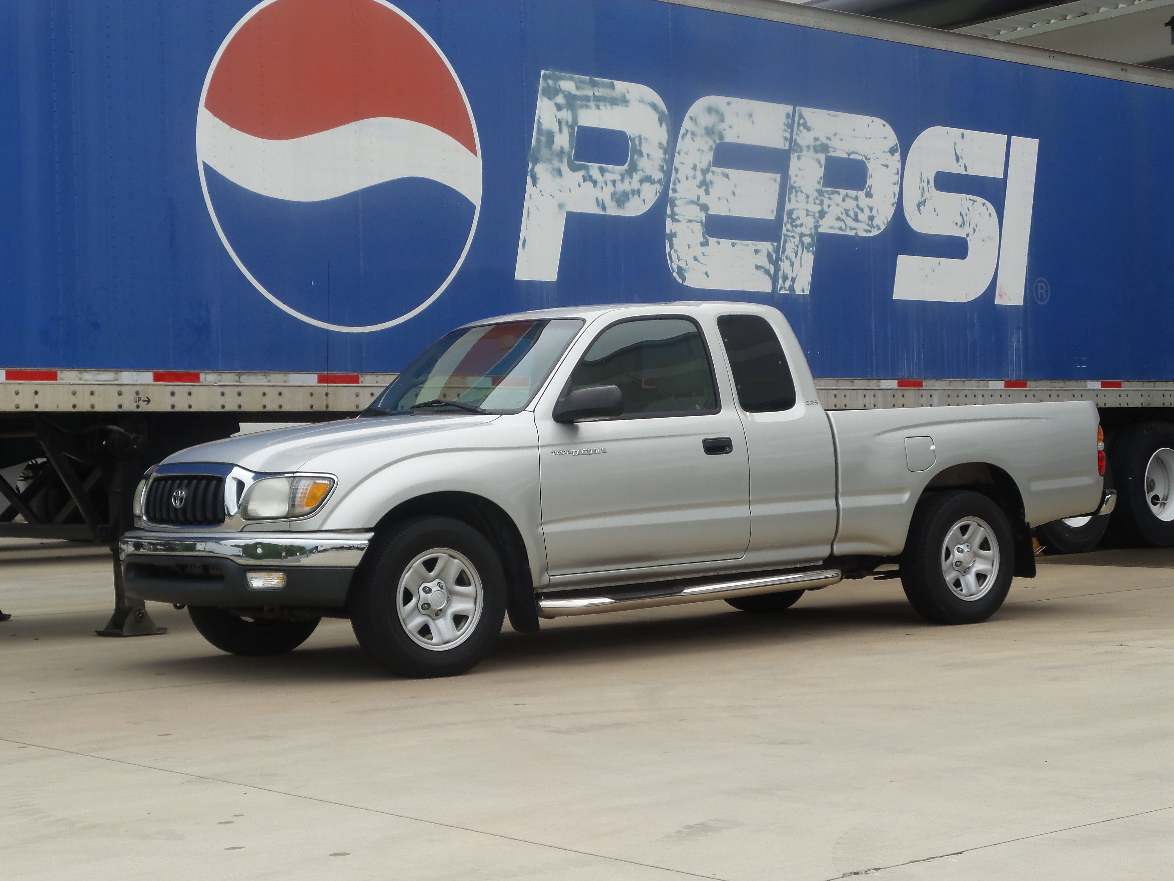 Used 2004 Toyota Tacoma XtraCab automatic SR5