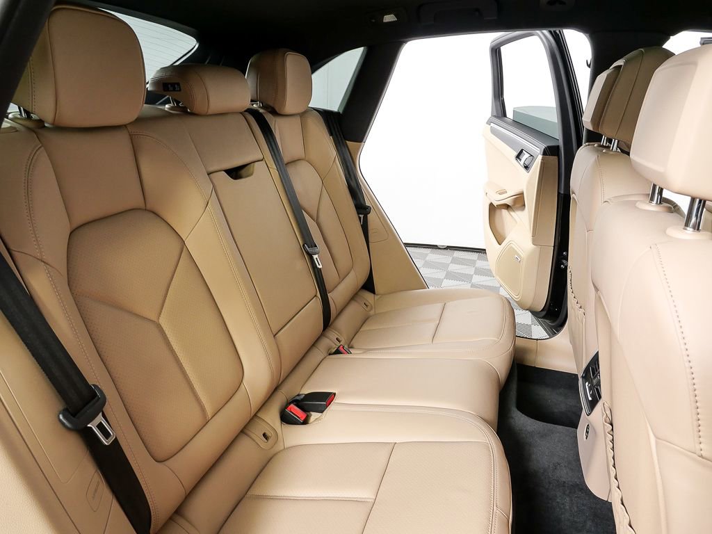 2023 Porsche Macan Turbo