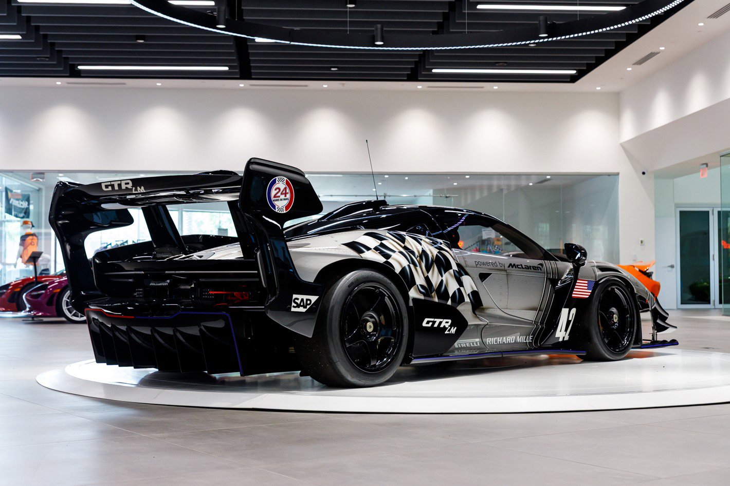 Used 2020 McLaren Senna photo 24