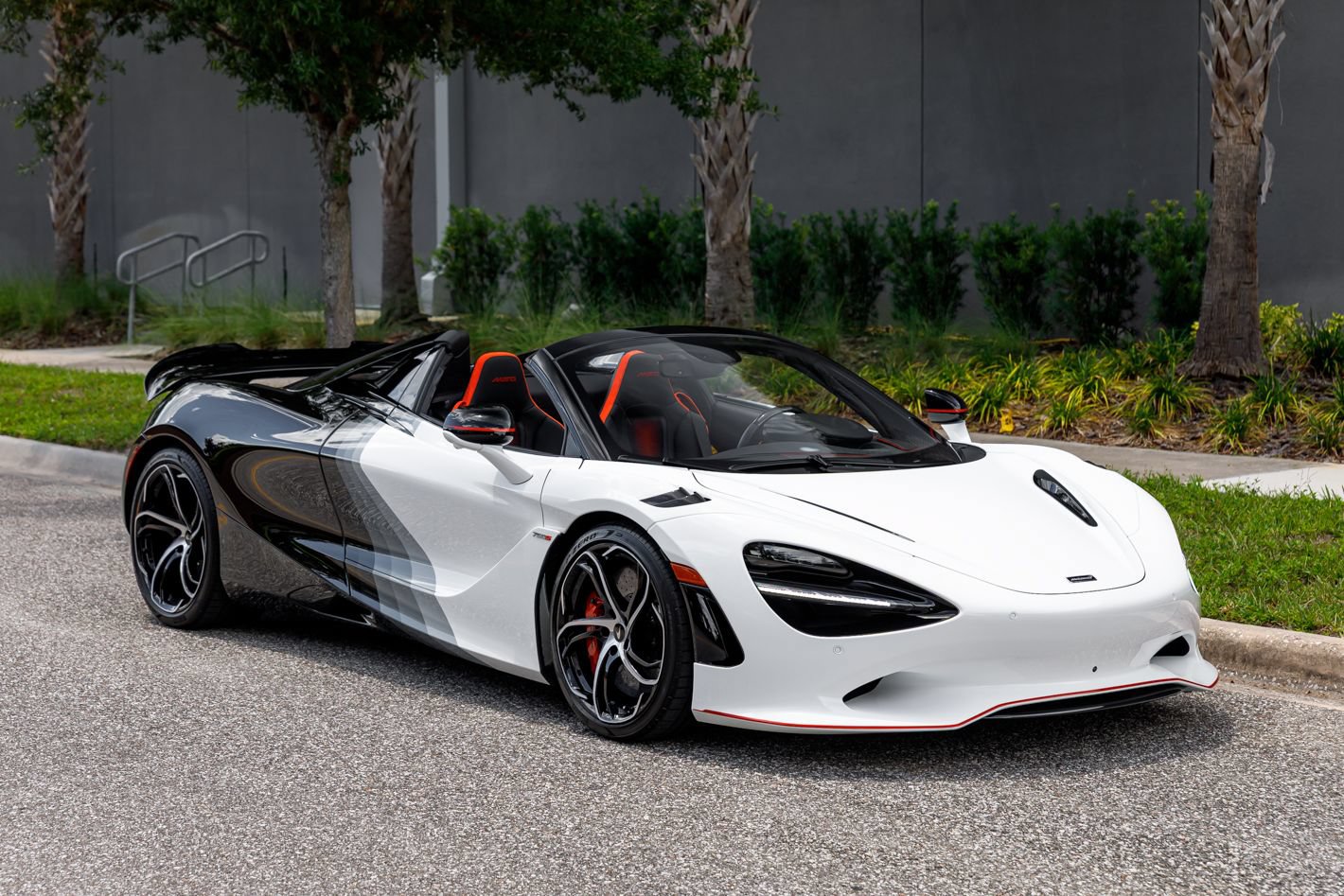 Used 2024 McLaren 750S Spider photo 6