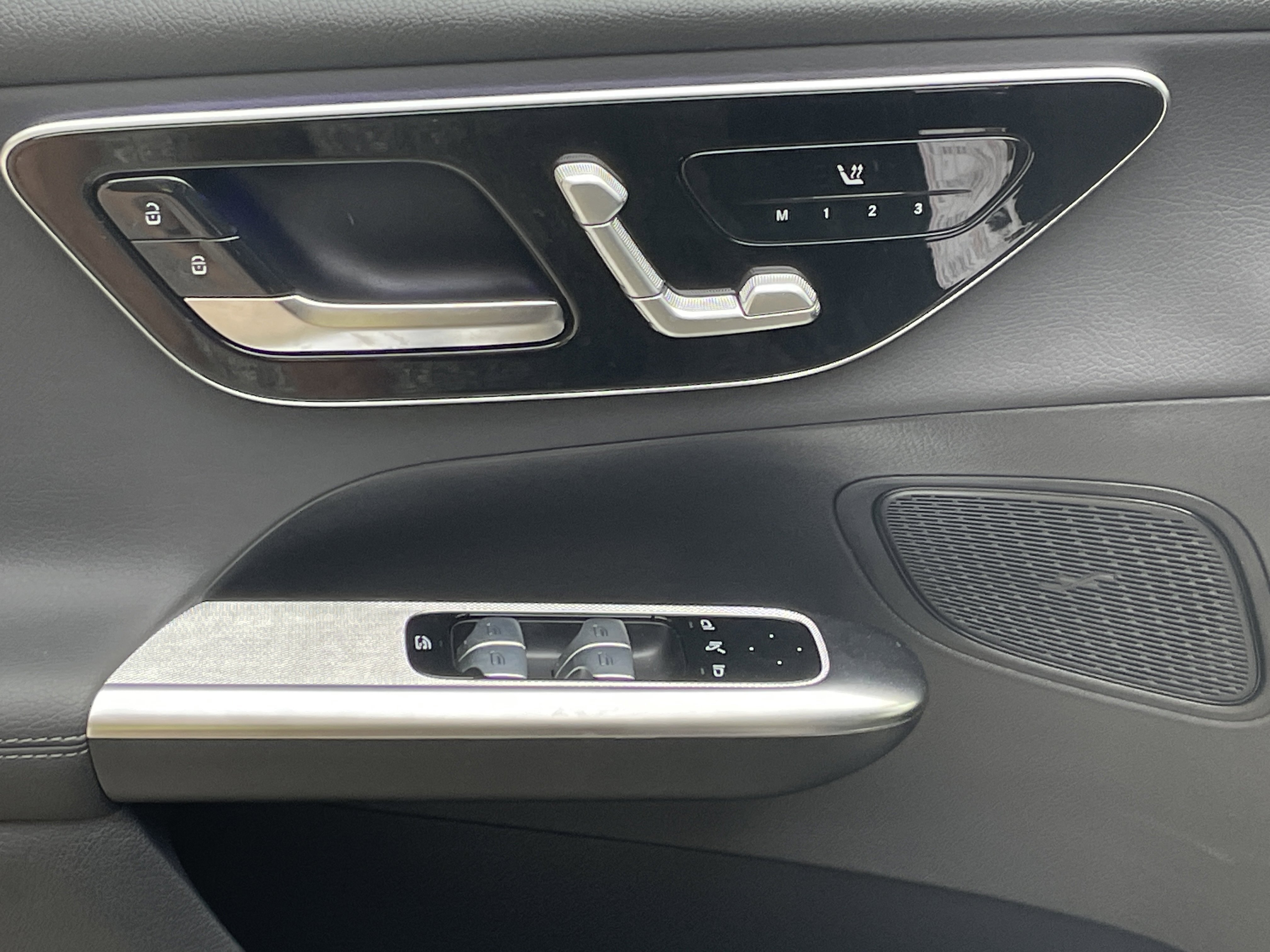 2025 Mercedes-Benz GLC 300