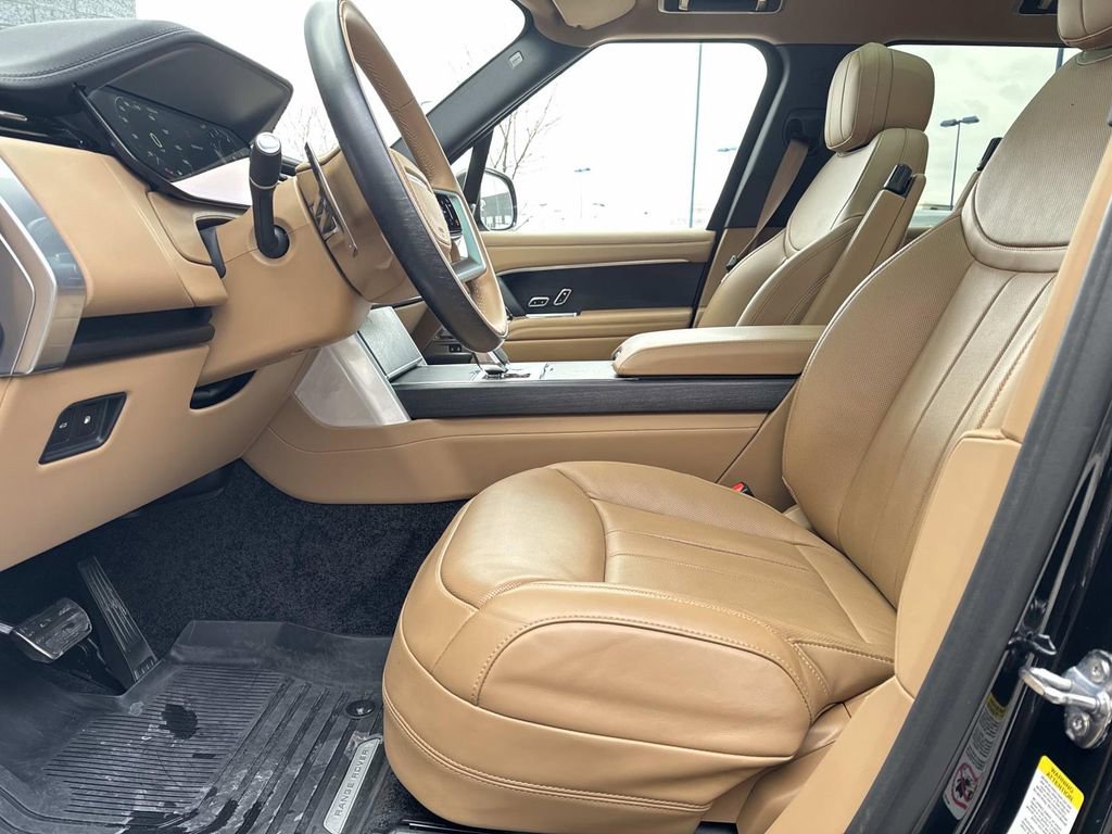2025 Land Rover Range Rover SE