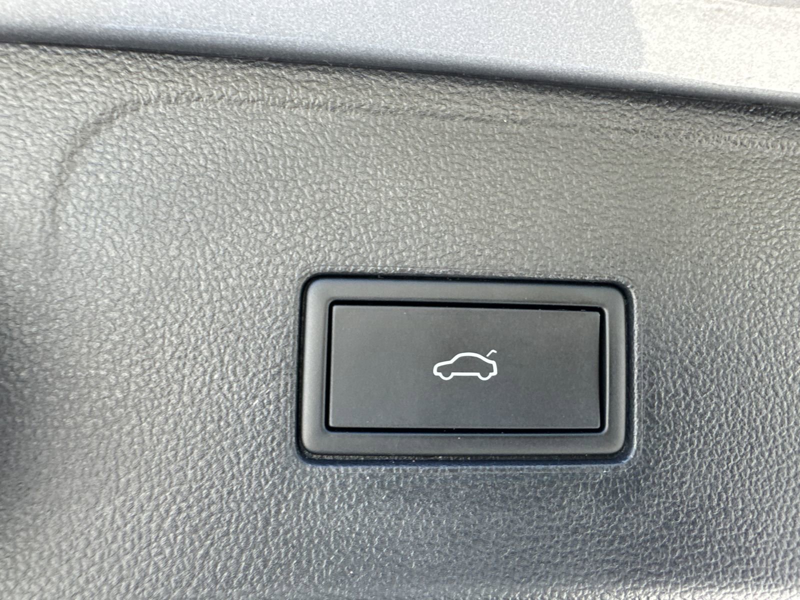 2025 Volkswagen Atlas SE