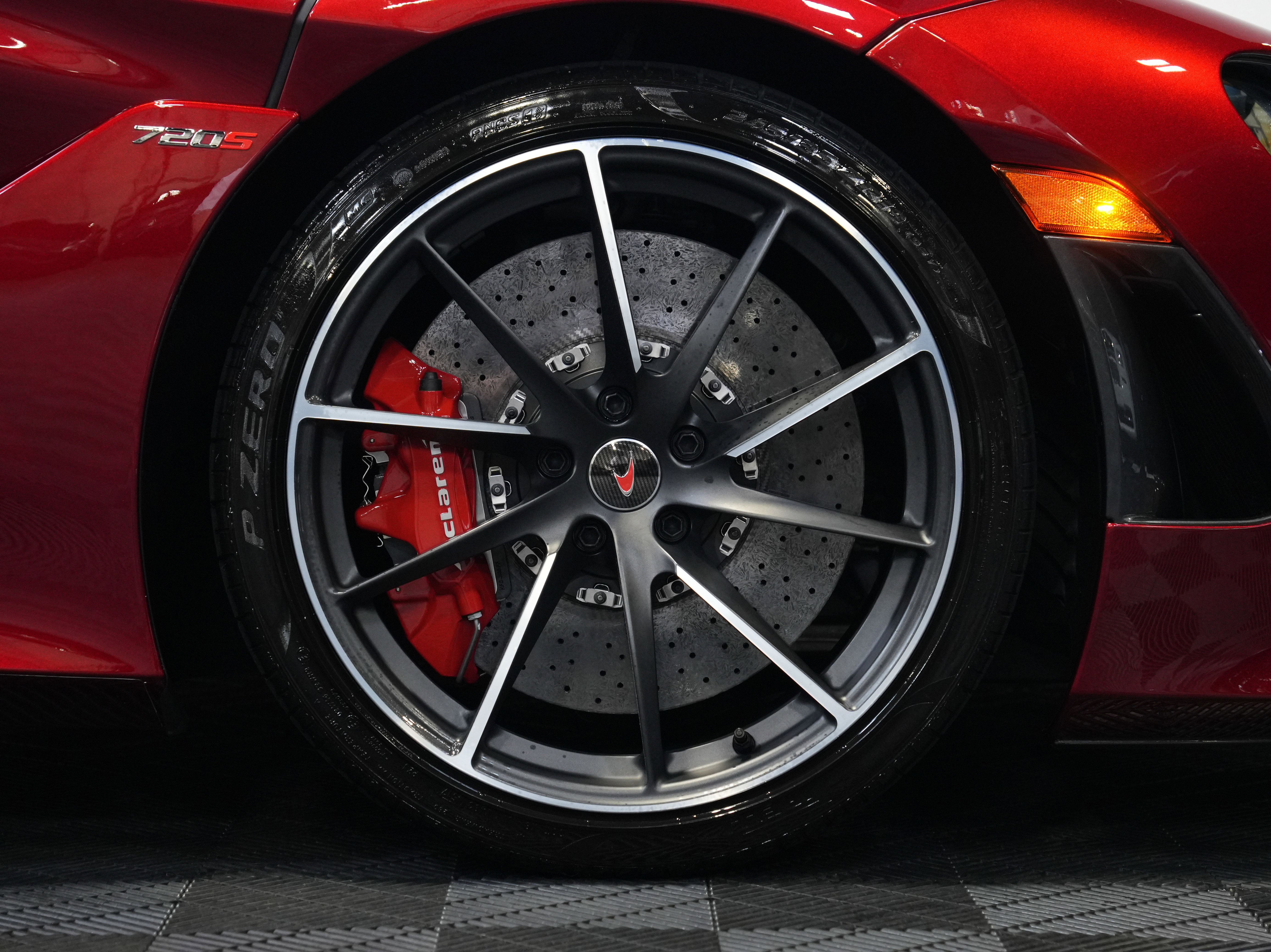 Used 2018 McLaren 720S photo 47