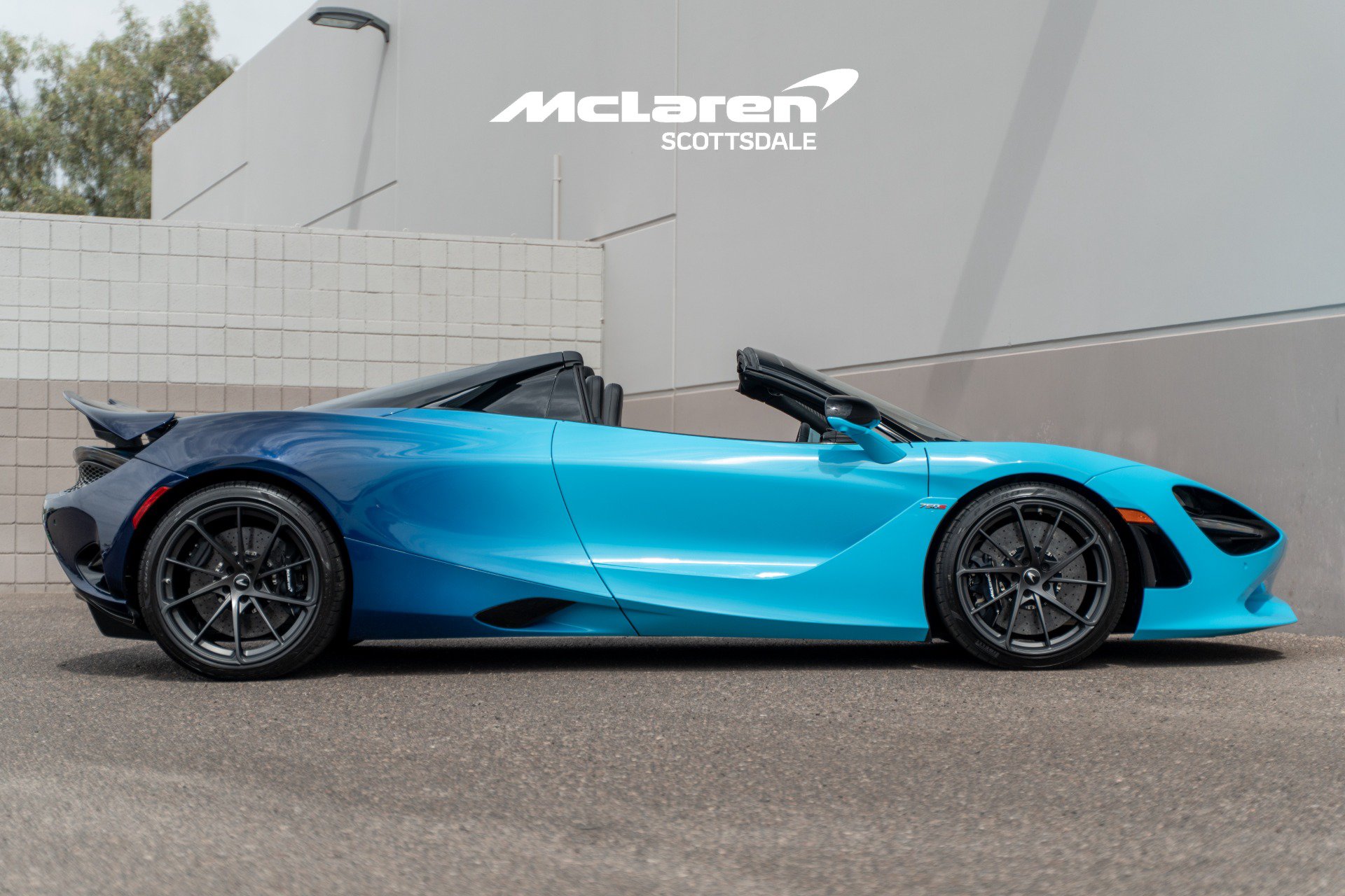 Used 2025 McLaren 750S Spider photo 8