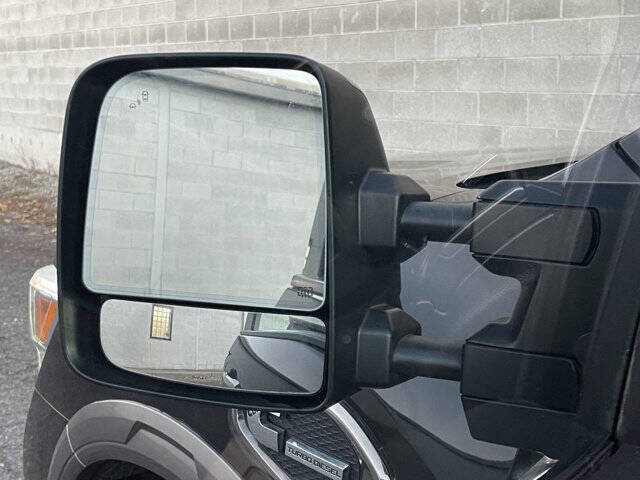 2017 Nissan Titan Platinum Reserve