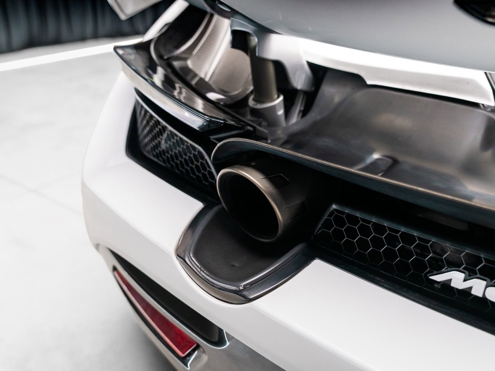 Used 2019 McLaren 720S Performance photo 33