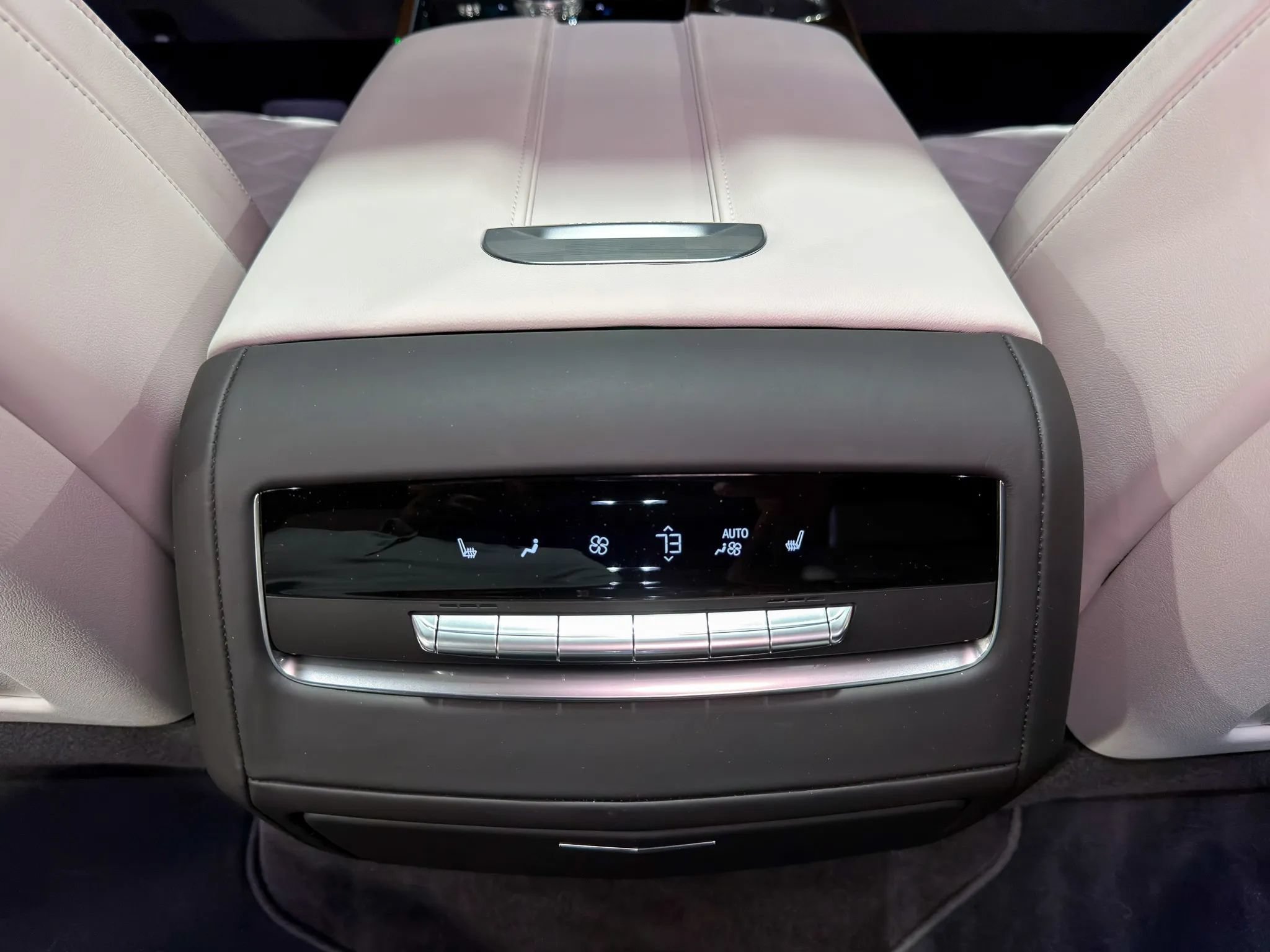 2026 Cadillac Escalade Platinum Sport - Photo 18