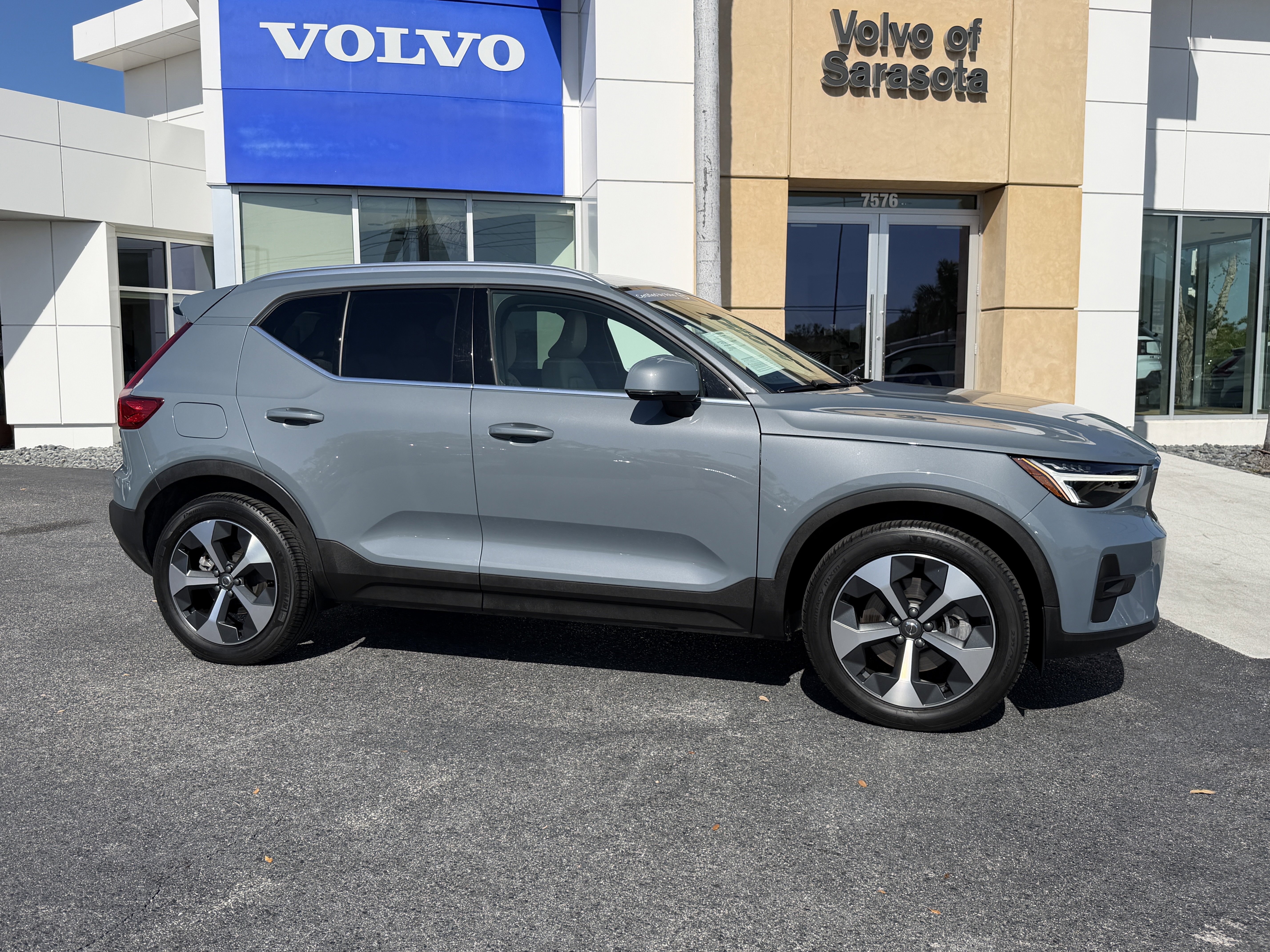 Certified 2023 Volvo XC40 B5 Plus w/ Protection Package Premier