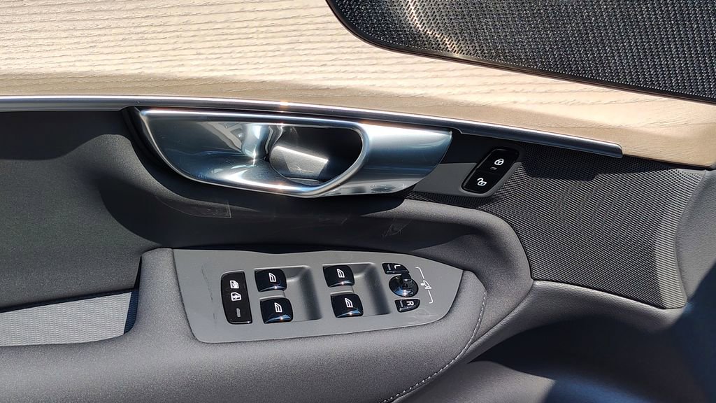 2026 Volvo Xc90 B6 Plus