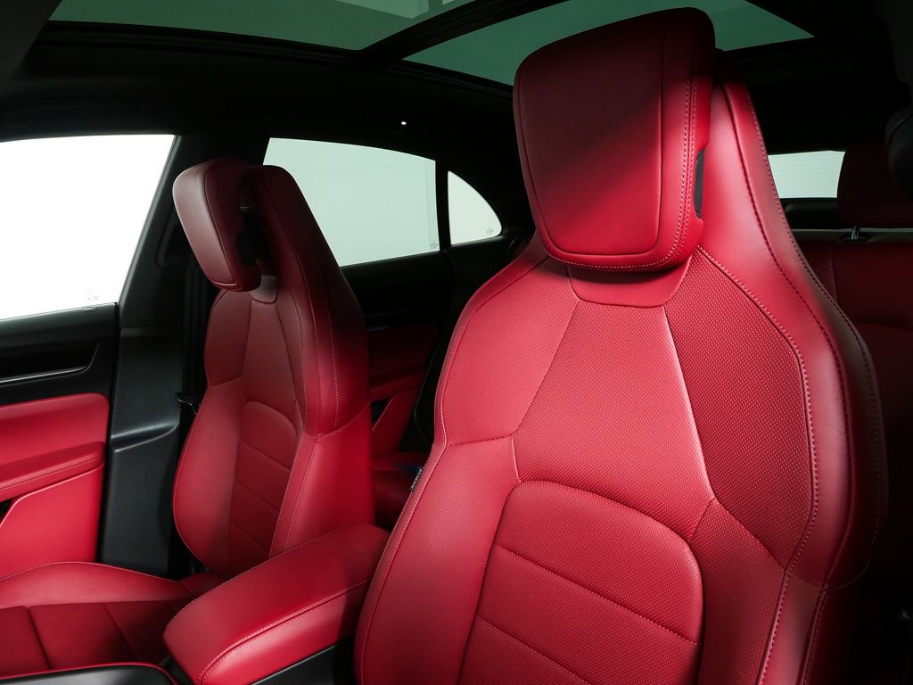 2025 Porsche Macan 4 Electric