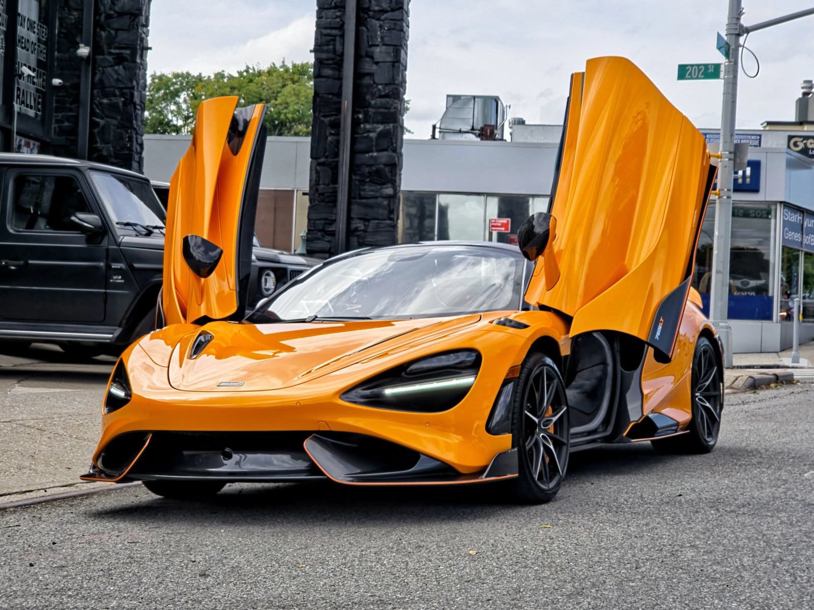 Used 2022 McLaren 765LT photo 11